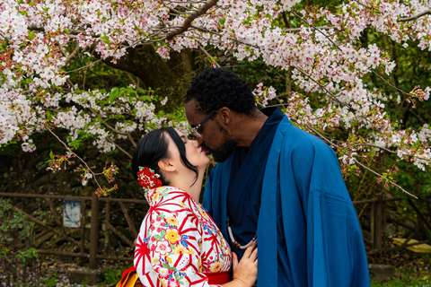 Kyoto: Private Kimono Photoshoot for Couples and Solo