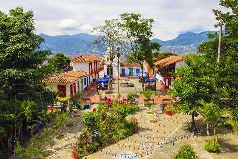 Medellín : visite privée ville, Metrocable et Comuna 13Medellín : visite privée de la ville en anglais