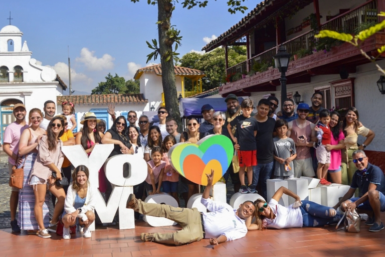 Medellín: Private Stadtrundfahrt mit Metrocable & Comuna 13Medellín: Private Stadtrundfahrt auf Englisch