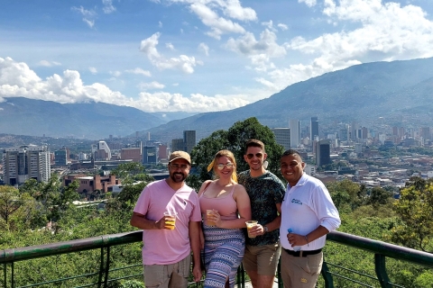 Medellín: Private City Tour with Metrocable and Comuna 13 Medellín: Private City Tour in English