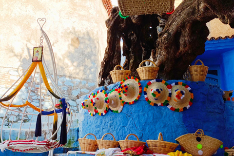 Au départ de Fès : Chefchaouen Excursion d&#039;une journée avec chauffeur pour un groupe de 8 personnes