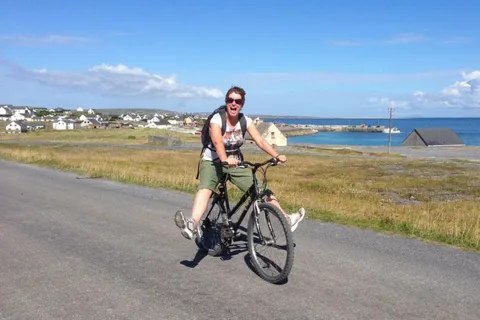 From Galway: Day Trip to Inisheer with Bike or Bus Tour