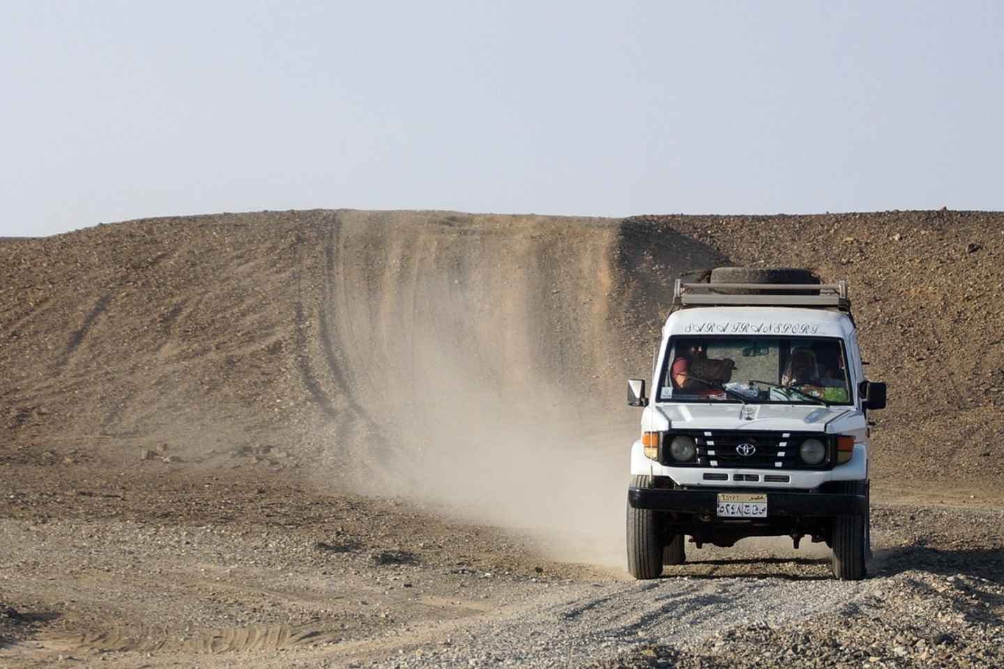 Ab Hurghada: Jeep-Safari, Kamelritt & Besuch im Beduinendorf