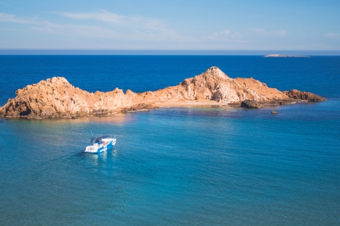 Fornells: tour de 3 horas en barco por la costa de Menorca