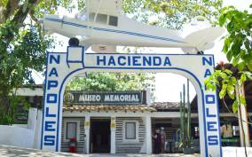 From Medellín: Hacienda Nápoles Theme Park Day Trip
