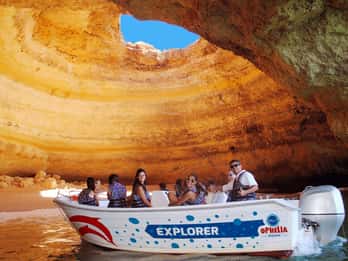 Portimão: Benagil Grottoes Boat Cruise