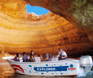 Portimão: Benagil Grottoes Boat Cruise