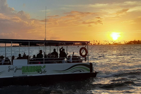 Viejo San Juan: crucero al atardecer con bebidas y recogida en el hotel