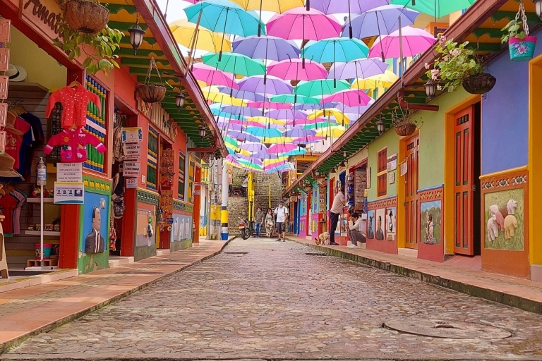 Medellín: privé Guatapé-tour met ontbijt, lunch en cruisePrivé Guatapé-tour in het Engels