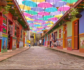 Medellín: Private Guatapé Tour w/ Breakfast, Lunch & Cruise