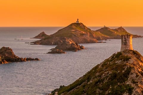 Da Ajaccio: gita in barca alle Isole Sanguinarie con aperitivo