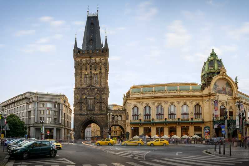 Praga: entrada a la torre de la Puerta de la Pólvora