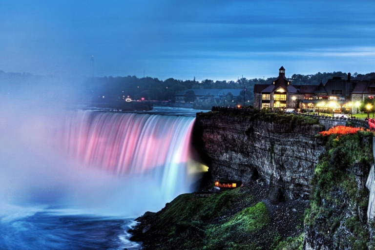 Chutes du Niagara, Canada : visite nocturne avec dîner et spectacle de lumièreChutes du Niagara : visite nocturne avec dîner et spectacle de lumière