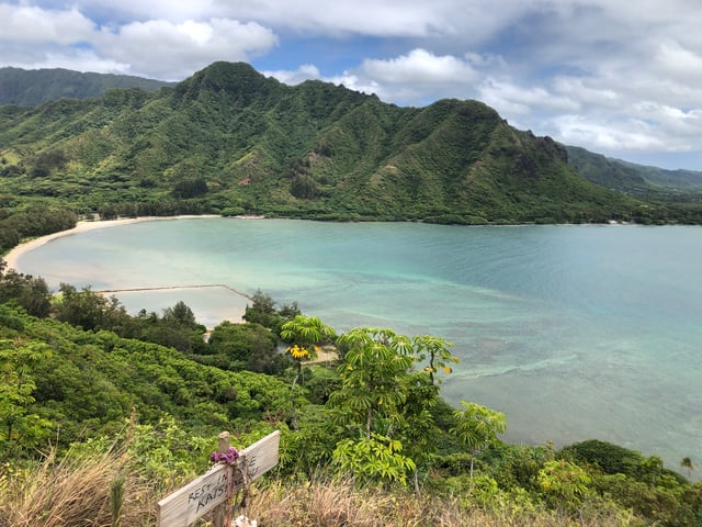 Oahu: Wasserfall-Wanderung &amp; East Side Beach Tag