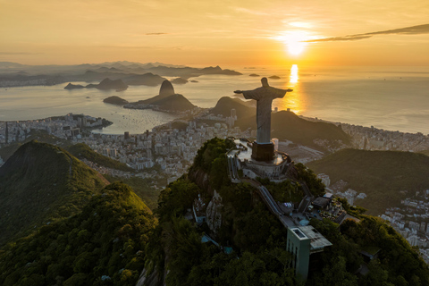 Rio de Janeiro : entrée officielle au Christ Rédempteur dans le train du CorcovadoRio de Janeiro : Entrée au Christ Rédempteur par le train du Corcovado