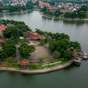 Jakarta: Setu Babakan betawi village and Ragunan Zoo Tour