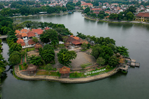 Jakarta: Setu Babakan betawi village and Ragunan Zoo Tour