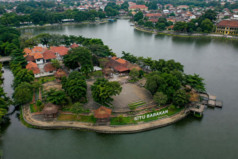 Jakarta: Setu Babakan betawi village and Ragunan Zoo Tour