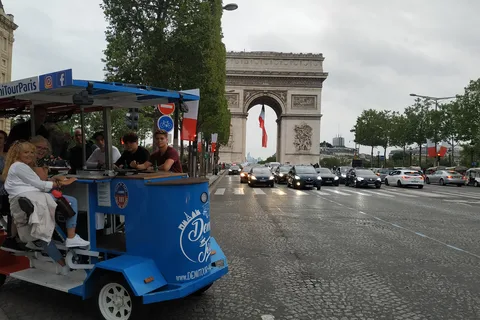 Paris: Beer Bike Bar med drinkar inkluderade