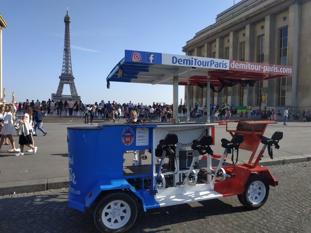 Paris: 1.5-Hour Eiffel Tower Beer Bike Tour