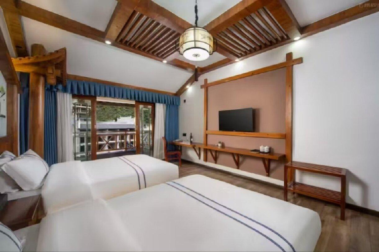 Zhangjiajie: Sunrise experience with Pickup and Hotel Stay