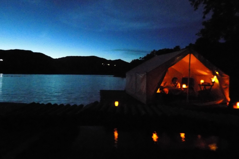 Medellin : visite guidée de Guatape et glamping d'une nuit au bord du lac