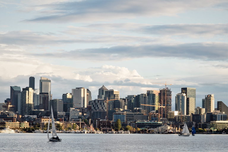 Seattle: Locks Cruise with Local Guide Departs From AGC Marina/Lake Union with Return Bus