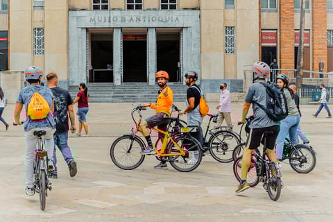 Medellín: City Tour by Electric Bike with Fruit & Coffee