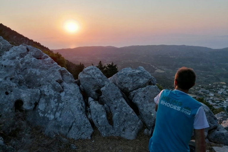 Od Salakos: wycieczka Profitis Ilias z zachodem słońcaWędrówka z miejscem spotkań