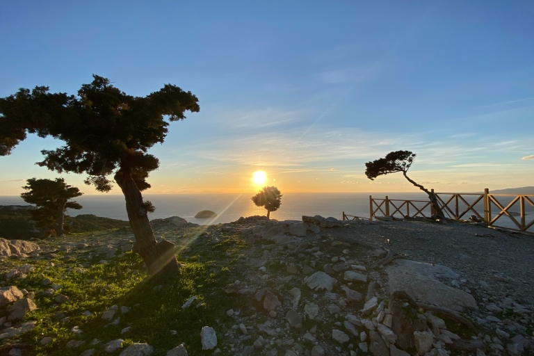 Monolithos: Kleingruppenwanderung und Sonnenuntergang auf der Burg MonolithosTreffpunkt