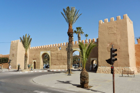 Depuis Agadir : excursion d'une journée à la plage de Legzira et à Tiznit avec déjeunerDépart d'Agadir