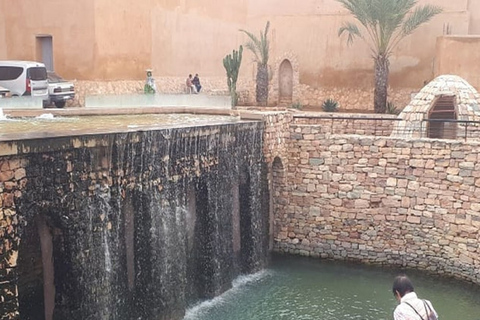 Depuis Agadir : excursion d'une journée à la plage de Legzira et à Tiznit avec déjeunerDépart d'Agadir