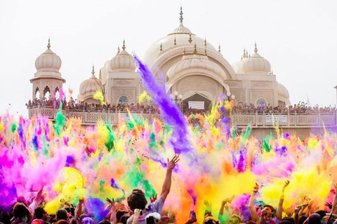 Abenteuer am selben Tag: Delhi Sightseeing und Holi-Feierlichkeiten.