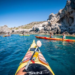 Rodi: attività combinata di kayak di mare di 2 giorni ed escursionismo