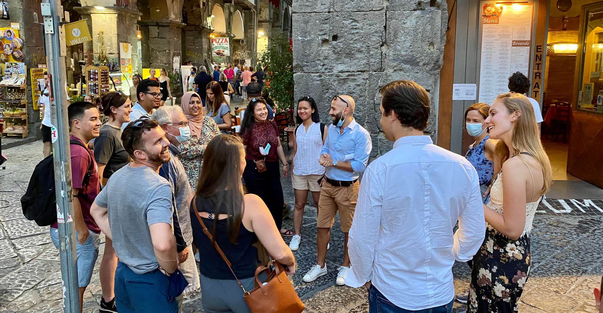 Napoli, Street Food Tour con guida locale - Hizvo