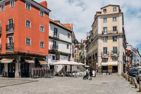 Lisbon: Alfama Exploration Game