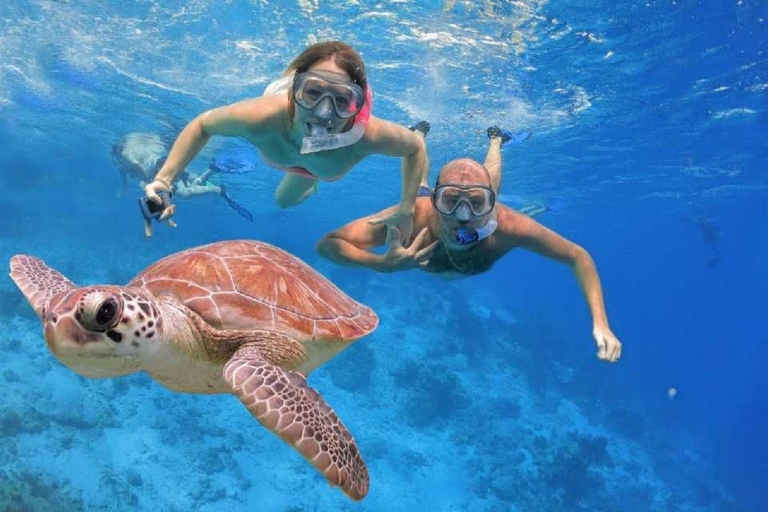 Hurghada: Private Sunset Boat Trip with Snorkel and Transfer