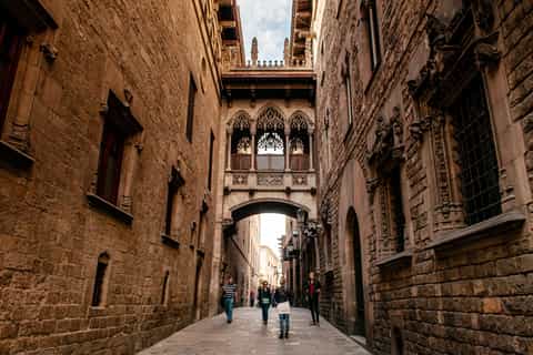 Barcelona: Haunted Gothic Quarter Exploration Game