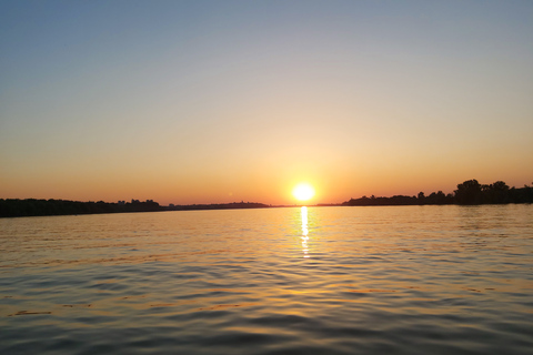 Belgrado: Sightseeingcruise bij zonsondergang met fruit en drankjesBelgrado: Sightseeingcruise bij zonsondergang met snacks en drankjes