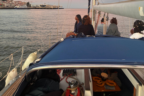 Sunset aboard a sailboat in Lisbon! Sunset aboard a sailing boat in Lisbon!