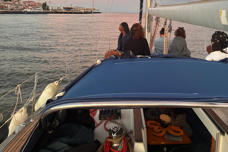 Sunset aboard a sailboat in Lisbon! Sunset aboard a sailing boat in Lisbon!