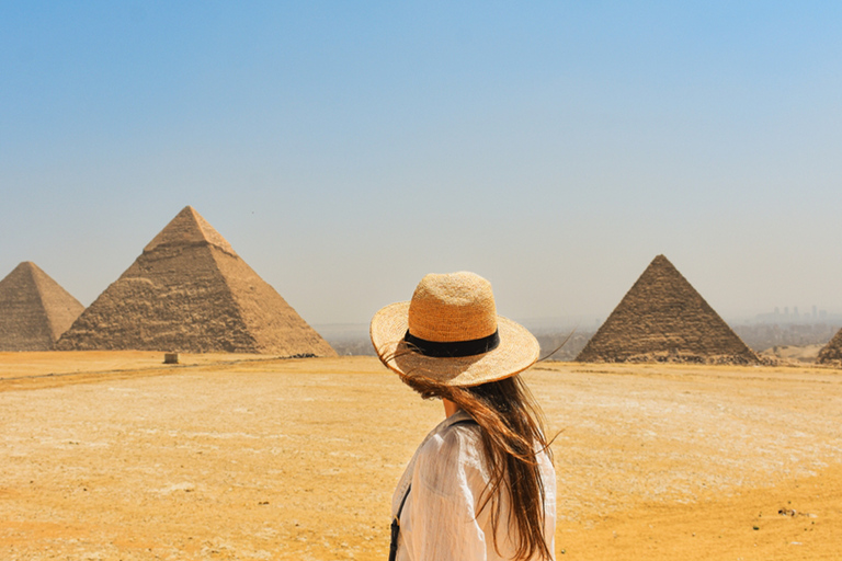 Dalle piramidi ai pinguini: Avventura sulla sabbia e sulla neve al Cairo