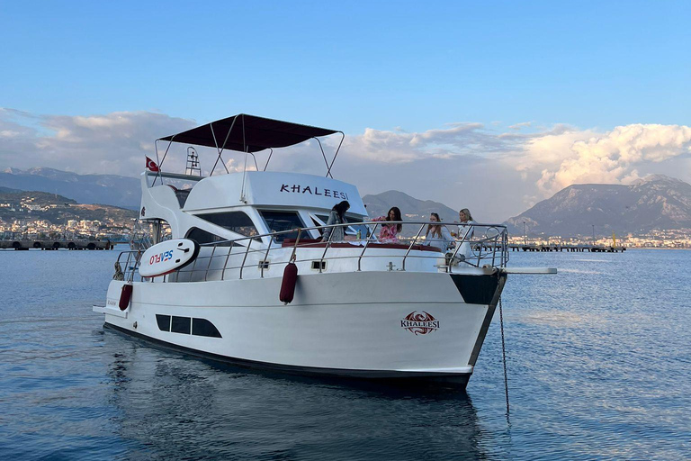 Gazipaşa: excursão de barco de 1 dia com almoço e paragens para nadar