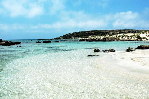 Depuis La Canée : journée sur l'île d'ElafonissiPrise en charge entre Perivolia - Akrotiri