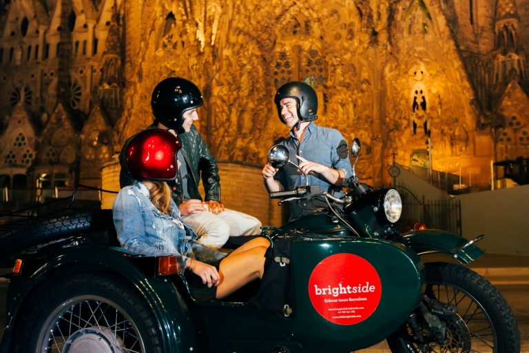 Barcelona: Nocna wycieczka motocyklem Sidecar