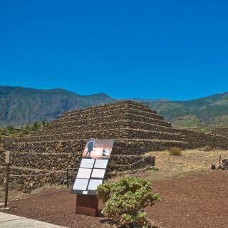 Санта-Крус-де-Тенерифе: пирамиды этнографического парка Гуимар