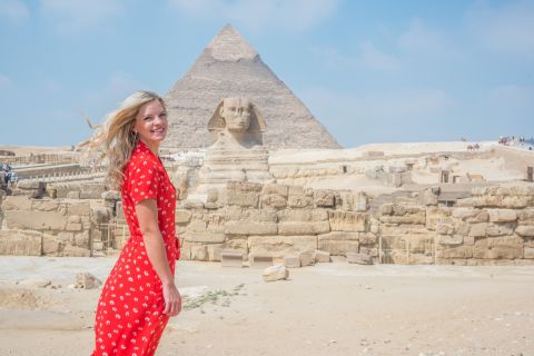 From Hurghada: Cairo, Pyramids, Museum, and Bazaar Day Trip