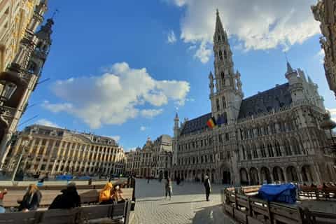 Bruxelles: gioco di esplorazione della città che risolve indizi