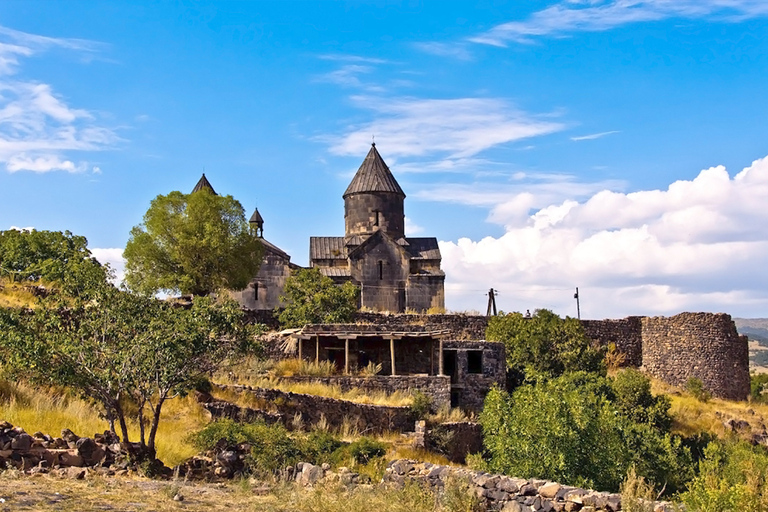 Armenia: excursión de un día a Amberd, Alphabet Alley y SaghmosavankArmenia: excursión de un día a Amberd, el lago Kari y Saghmosavank