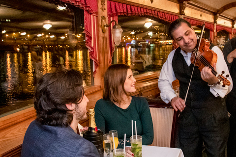 Budapest : Dîner-croisière sur le Danube spécial Noël et Nouvel AnCroisière du Nouvel An avec dîner, musique en direct et DJ